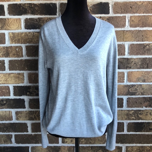 Banana Republic Sweaters - BANANA REPUBLIC V-Neck Grey Light Pullover Sweater